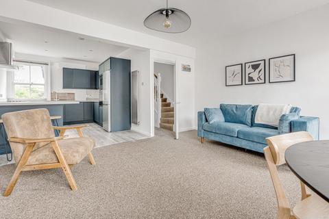 2 bedroom flat to rent, Dorothy Road, London