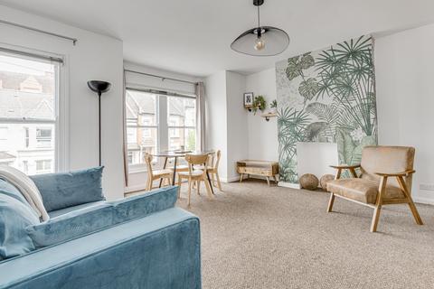 2 bedroom flat to rent, Dorothy Road, London