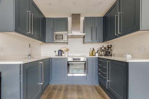 2 bedroom flat to rent, Altenburg Gardens, London