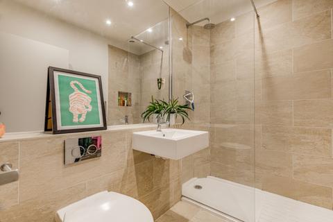 2 bedroom flat to rent, Altenburg Gardens, London