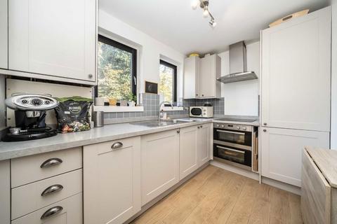 2 bedroom flat for sale, Mortimer Crescent, London NW6