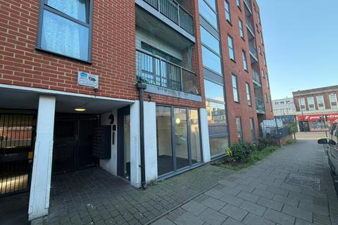 2 bedroom flat to rent - Grant Road, Harrow HA3