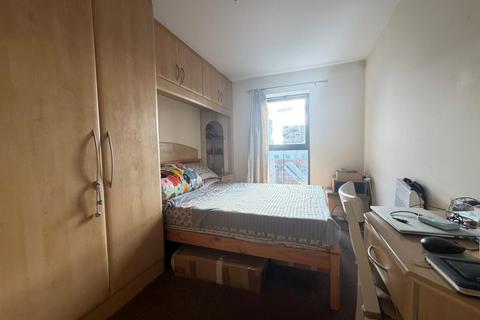 2 bedroom flat to rent, Grant Road, Harrow HA3