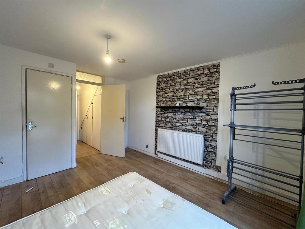 Bedroom 1 .jpg