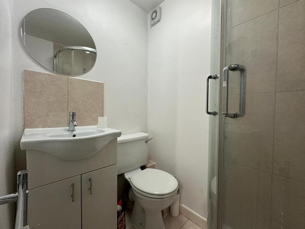 Bathroom 3.jpg