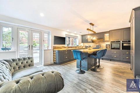 4 bedroom detached house for sale, Flanders Way, Northamptonshire NN13