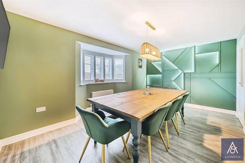 4 bedroom detached house for sale, Flanders Way, Northamptonshire NN13