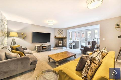 4 bedroom detached house for sale, Flanders Way, Northamptonshire NN13