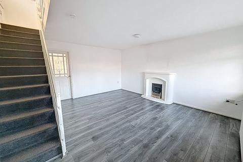 3 bedroom semi-detached house to rent, Neath Close, Stoke-on-Trent