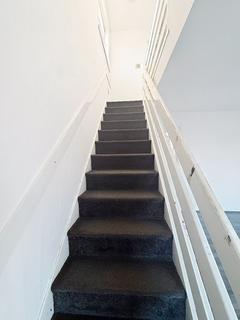 3 bedroom semi-detached house to rent, Neath Close, Stoke-on-Trent
