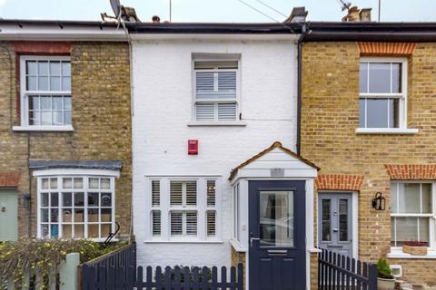 2 bedroom terraced house to rent, Chestnut Road, Twickenham TW2