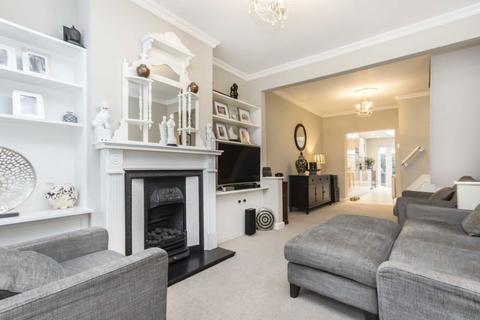 2 bedroom terraced house to rent, Chestnut Road, Twickenham TW2