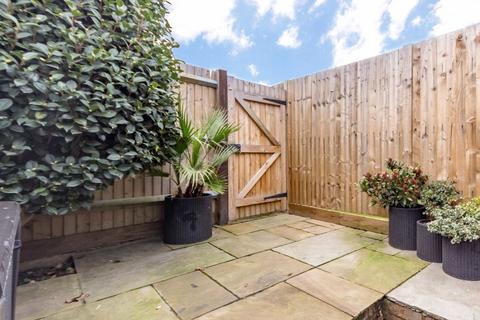 2 bedroom terraced house to rent, Chestnut Road, Twickenham TW2