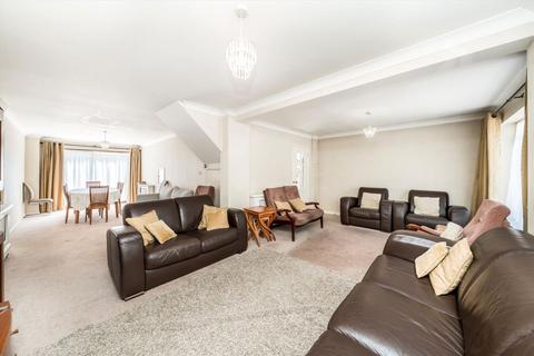4 bedroom detached house to rent, Burnside Close, Twickenham TW1