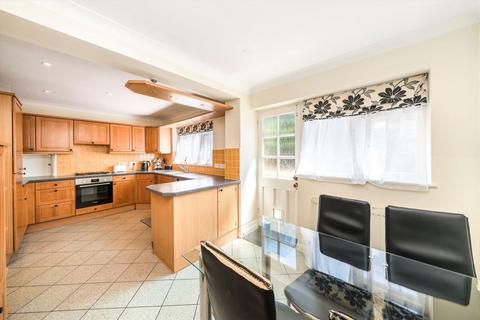 4 bedroom detached house to rent, Burnside Close, Twickenham TW1