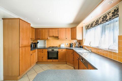 4 bedroom detached house to rent, Burnside Close, Twickenham TW1