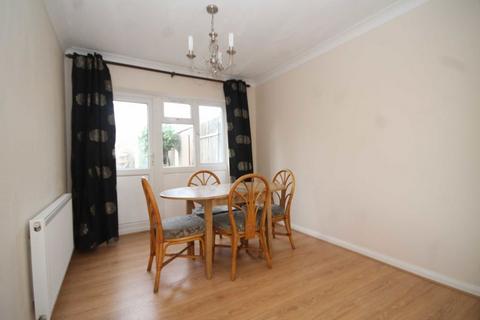 3 bedroom house to rent, Crossmead Avenue, Greenford UB6
