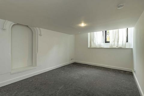 2 bedroom flat to rent, The Avenue, London W13