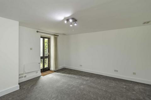 2 bedroom flat to rent, The Avenue, London W13