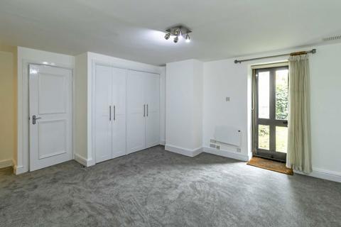 2 bedroom flat to rent, The Avenue, London W13