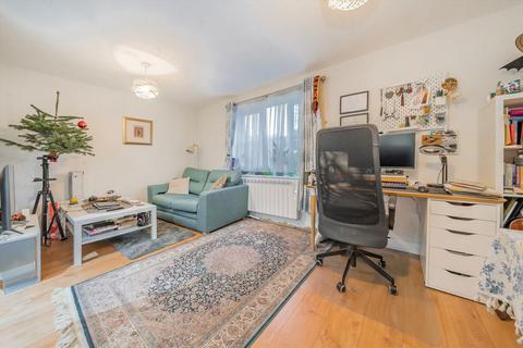1 bedroom flat to rent, Vicars Bridge Close, Wembley HA0