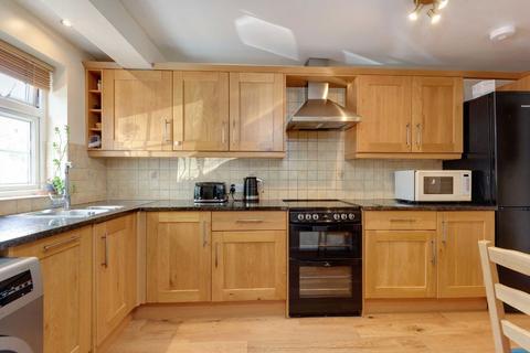 4 bedroom house to rent, Windmill Lane, Greenford UB6