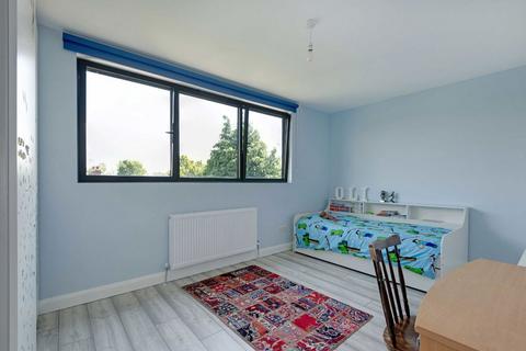 4 bedroom house to rent, Windmill Lane, Greenford UB6