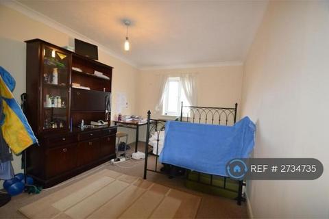 2 bedroom flat to rent, Walsingham Close, Hatfield, AL10