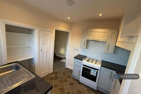 3 bedroom maisonette to rent - Station Approach, Hinchley Wood, Esher, KT10