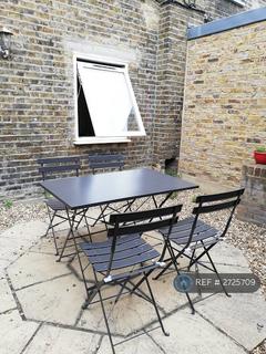 2 bedroom flat to rent, Heyford Avenue, London, SW8