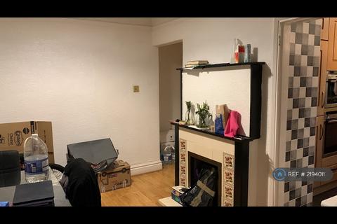 3 bedroom semi-detached house to rent, The Avenue, Stoke-On-Trent, ST4