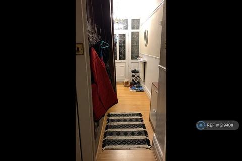 3 bedroom semi-detached house to rent, The Avenue, Stoke-On-Trent, ST4