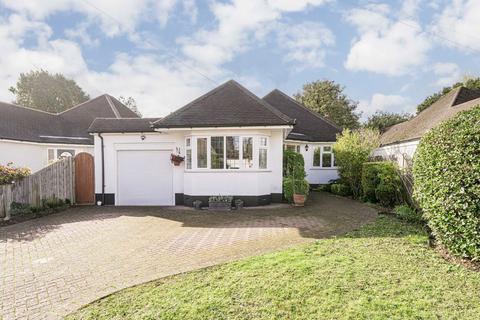 3 bedroom detached house to rent, Crofton Avenue, Walton-On-Thames KT12