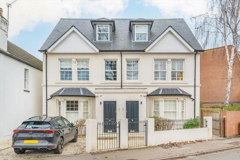 2 bedroom flat to rent - Thames Street, Weybridge KT13