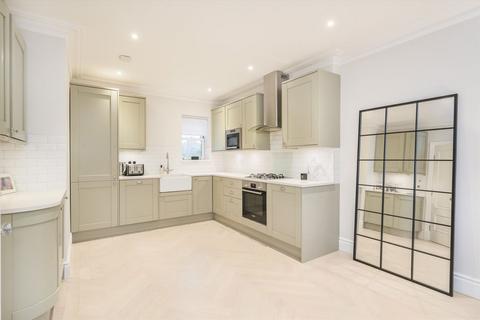 2 bedroom flat to rent, Thames Street, Weybridge KT13