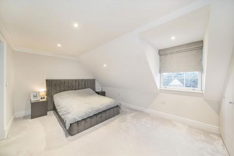 2 bedroom flat to rent, Thames Street, Weybridge KT13