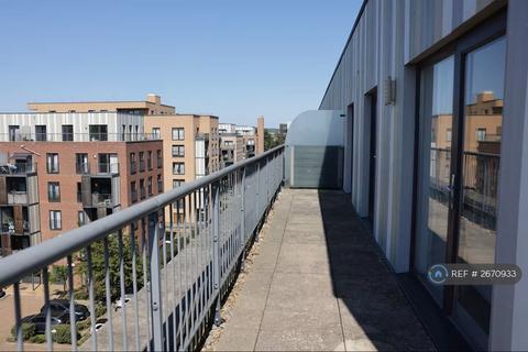 2 bedroom penthouse to rent, Maxwell Road, Romford, RM7