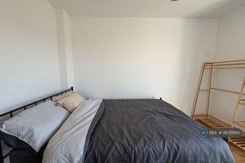 2 bedroom penthouse to rent, Maxwell Road, Romford, RM7