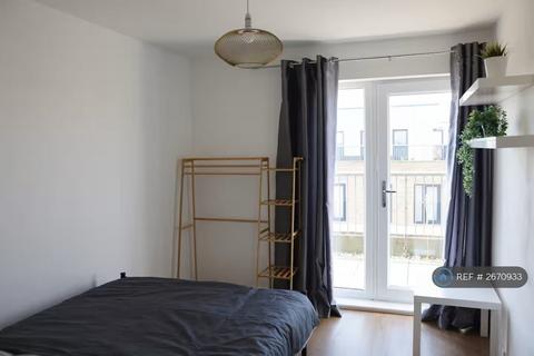 2 bedroom penthouse to rent, Maxwell Road, Romford, RM7