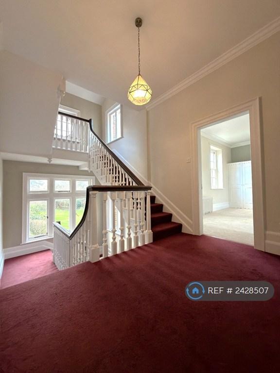 1st Floor Hallwasy