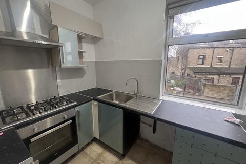 3 bedroom terraced house to rent, Coventry Street, Bradford BD4