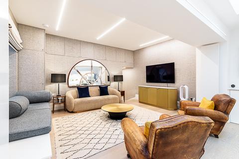 3 bedroom flat to rent, Winchester Street, London SW1V