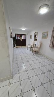 2 bedroom flat to rent, Canterbury Court, Woodlands, Golders Green, NW11