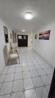 2 bedroom flat to rent, Canterbury Court, Woodlands, Golders Green, NW11