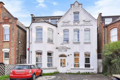 2 bedroom flat to rent, Balham High Road, London SW17