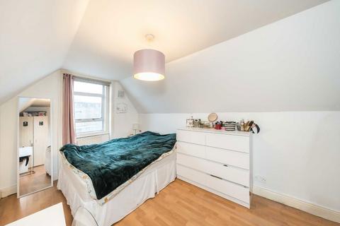 2 bedroom flat to rent, Balham High Road, London SW17