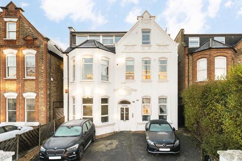 2 bedroom flat to rent, Balham High Road, London SW17