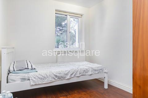 2 bedroom flat to rent, The Vale, London, NW11