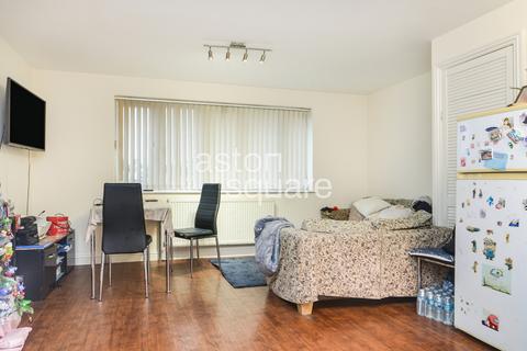 2 bedroom flat to rent, The Vale, London, NW11