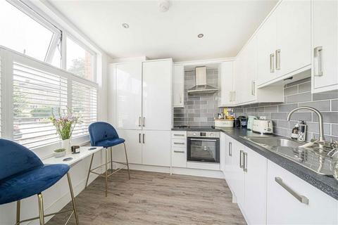 2 bedroom flat for sale, Kingston Lane, Teddington TW11